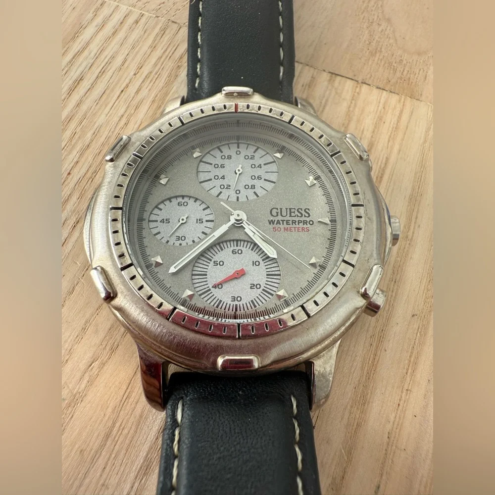 Guess mens waterpro mens black leather sport watch NEW BATTERY
